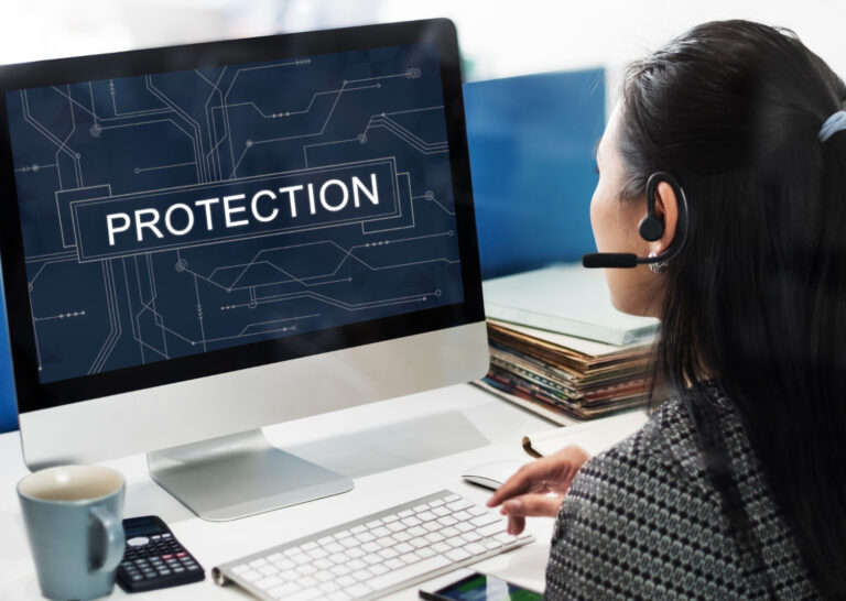 Informatica per anziani. Insegniamo loro innanzitutto come proteggersi dalle truffe